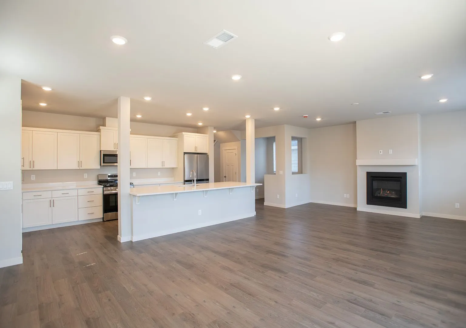 Spacious Like New 4 Bedroom Home! — Photo 3