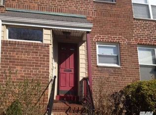 95 Edwards St APT 2A, Roslyn Heights, NY 11577
