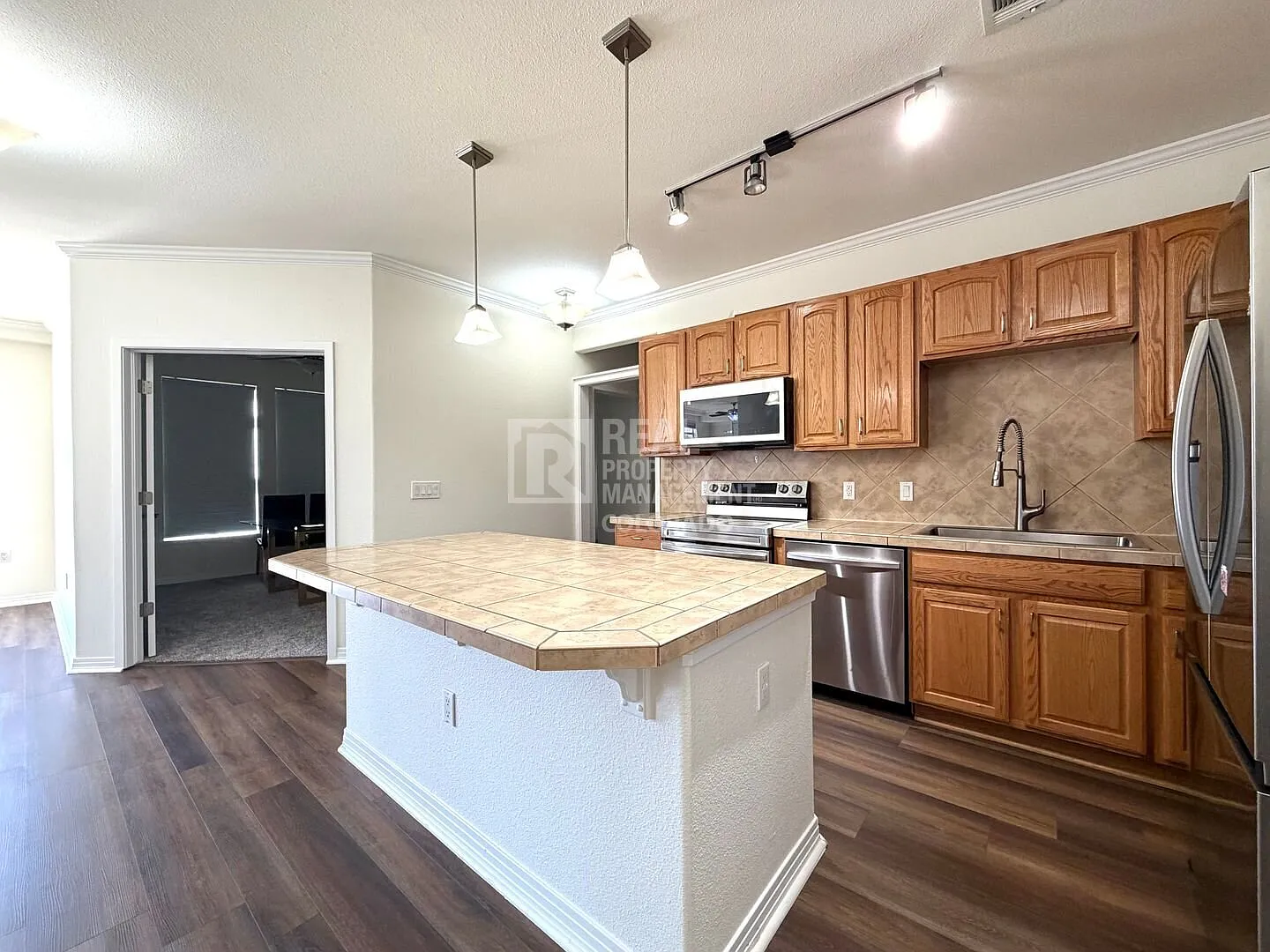 Lone Tree Condo with Mountain Views, Garage, Reserved Parking and Pool - 10184 Park Meadows Dr #1... — Photo 4