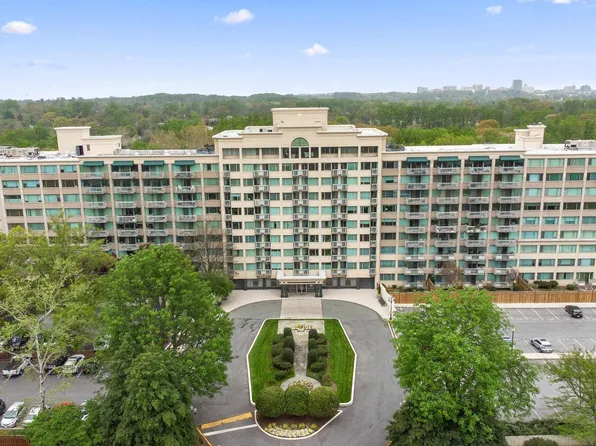 5450 Whitley Park Ter APT 902, Bethesda, MD 20814