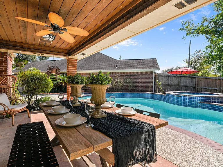Live Oak Ln — Photo 2