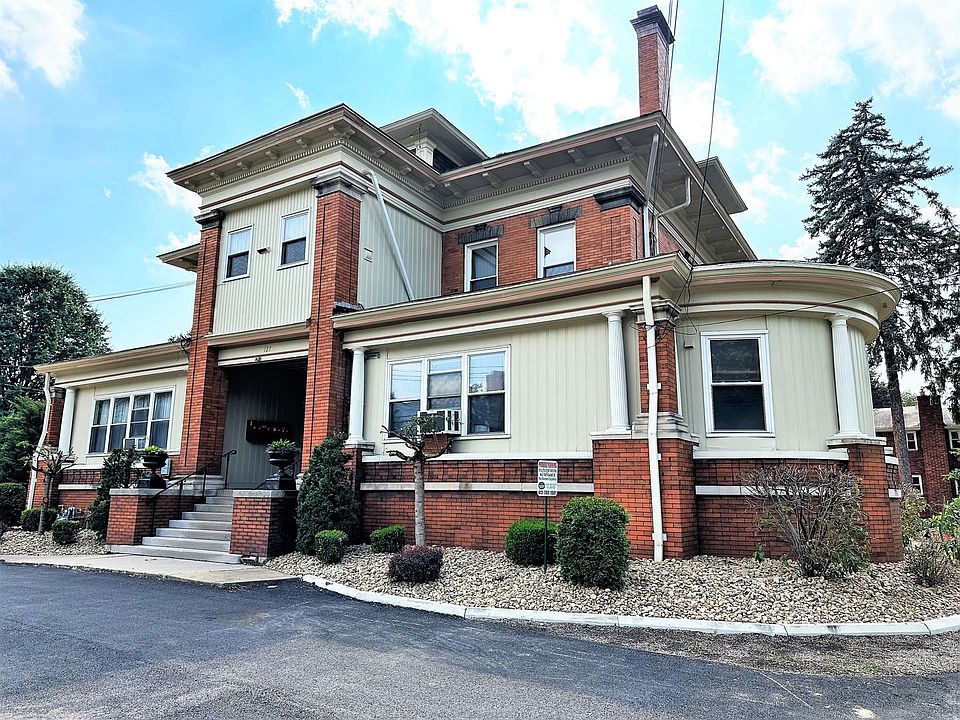 2nd image of 127 Delafield Rd #6