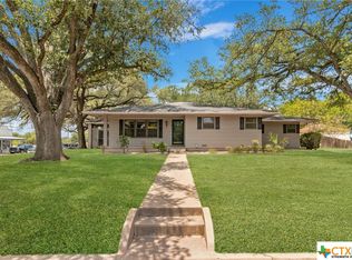 917 Simpson St, Schulenburg, TX 78956