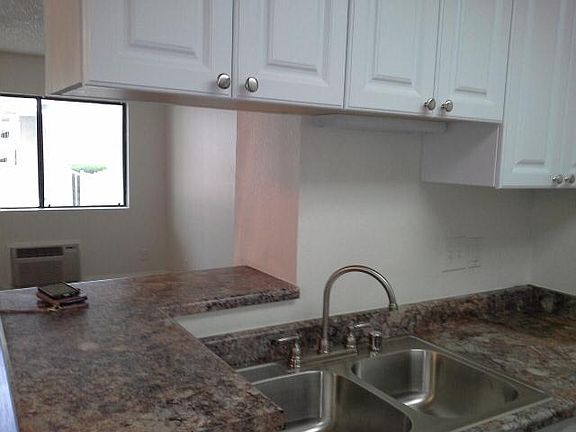 4th image of 3952 Hamilton St APT 2