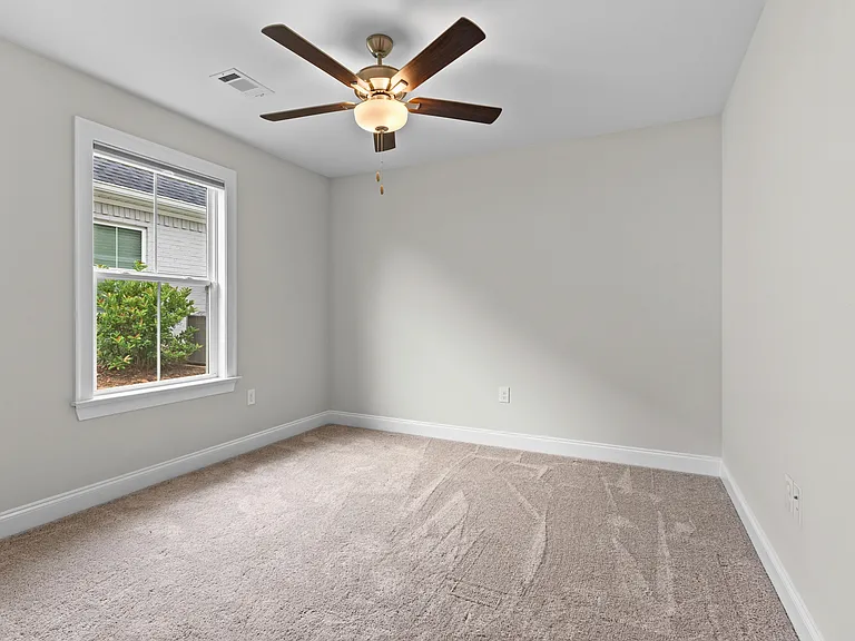 2272 Lakeview Dr — Photo 4