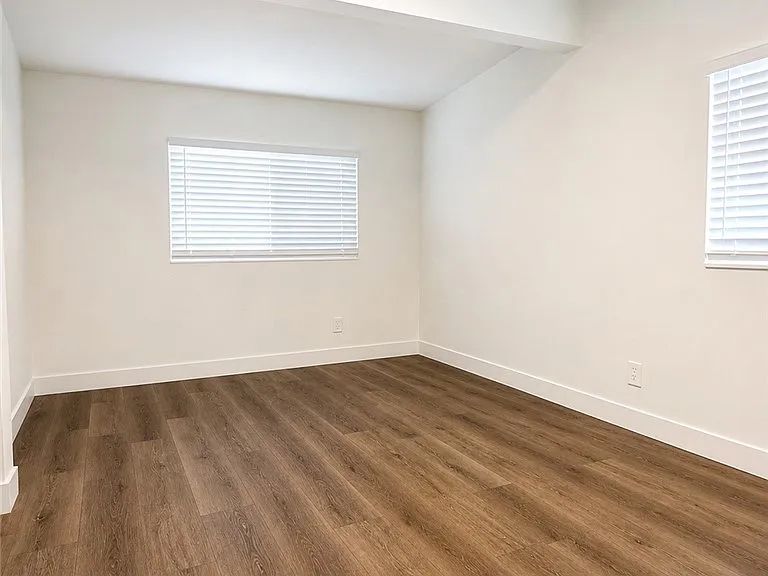 11151 Duncan Ave — Photo 17
