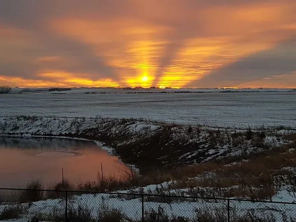 653 W Highland Cres, Carstairs, AB T0M 0N0