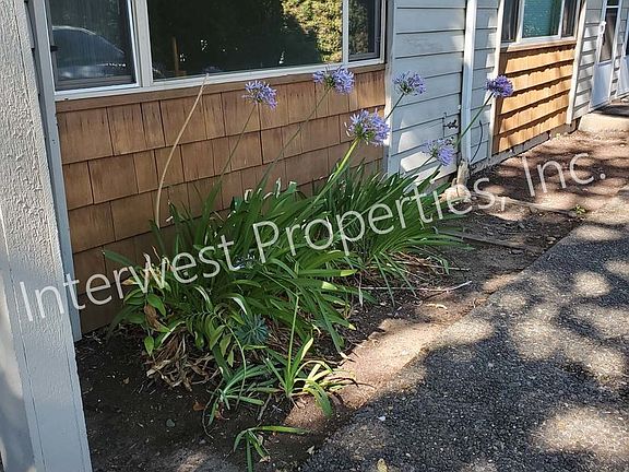 2nd image of 1549 SE Tacoma St #2