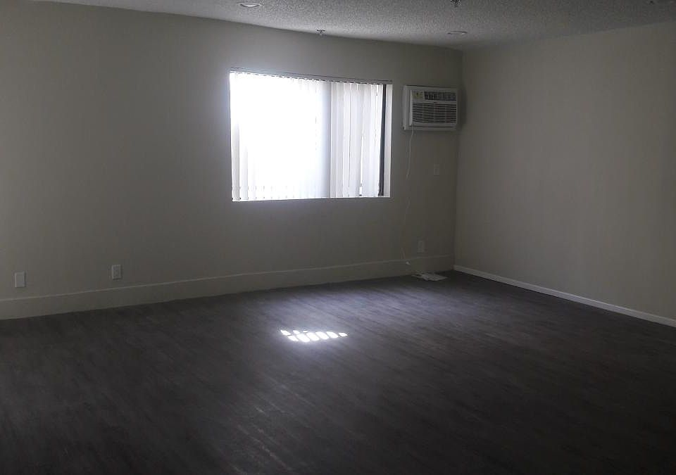2nd image of 700 S Berendo St
