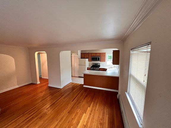 3rd image of 329 Collins Ave #2