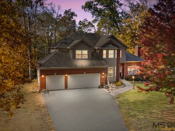 907 Westwood Cir, Genoa, IL 60135