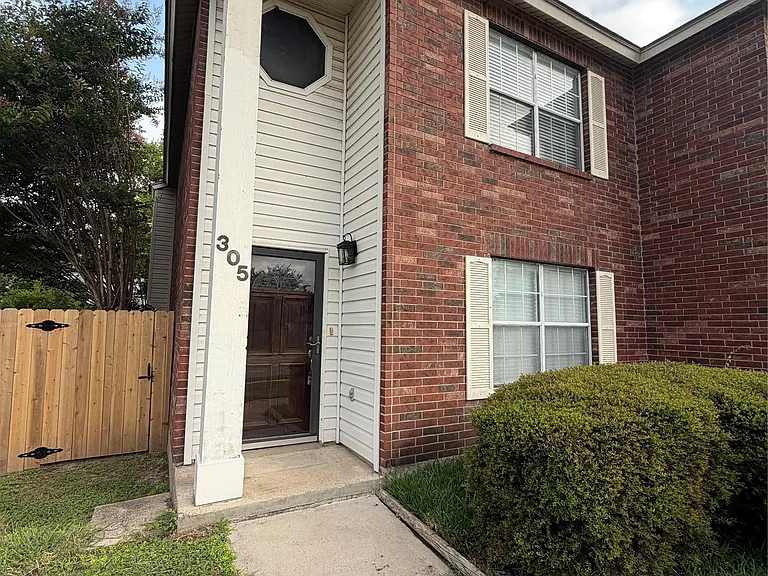 305 Stone Park — Photo 25