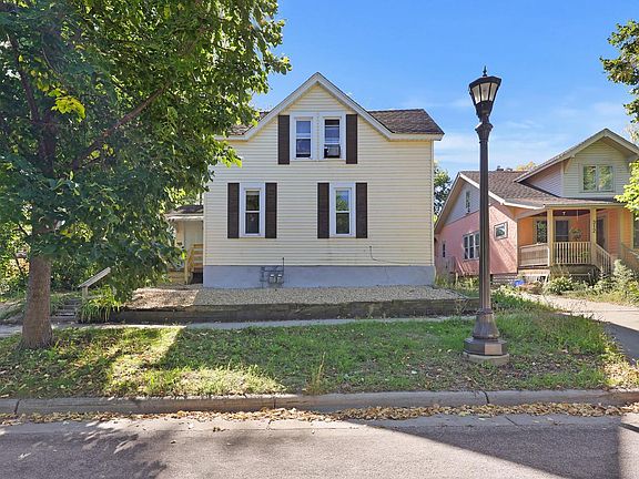 3rd image of 308 Stevens St W