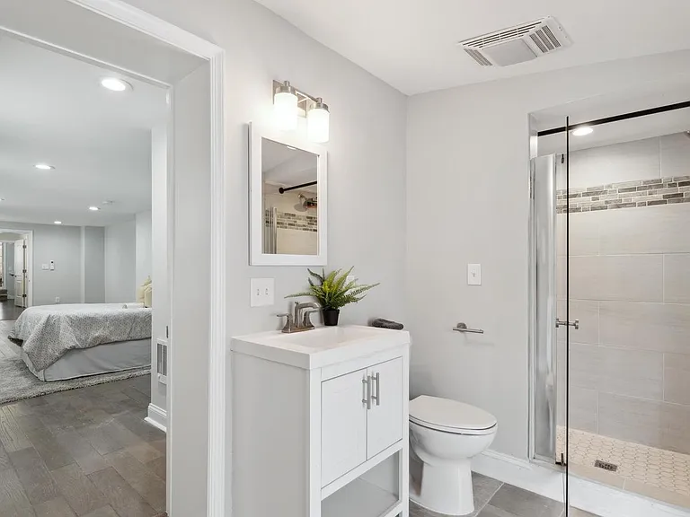 214 Warren Ave — Photo 11
