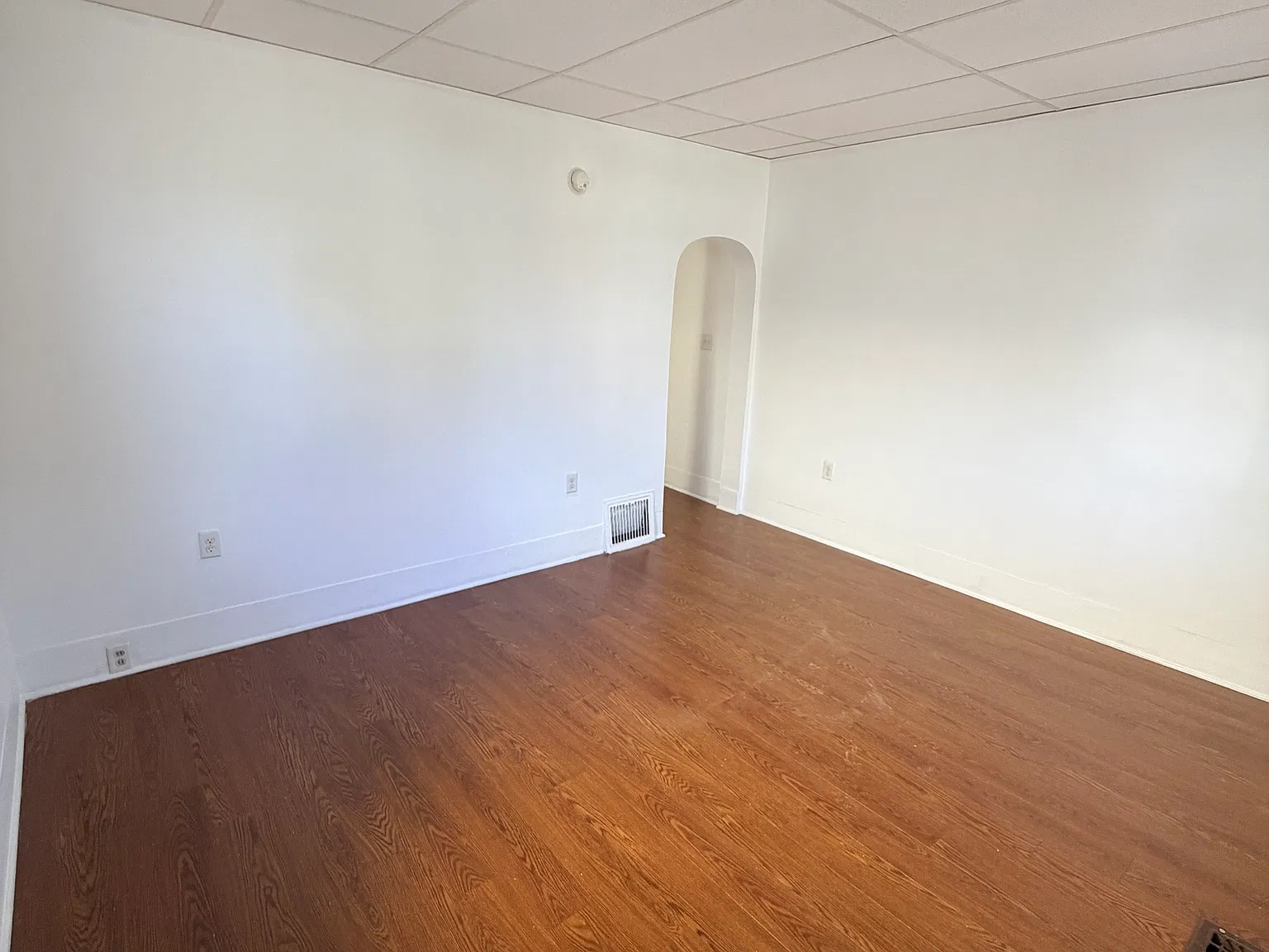 3 bed, $1,400 — Photo 1