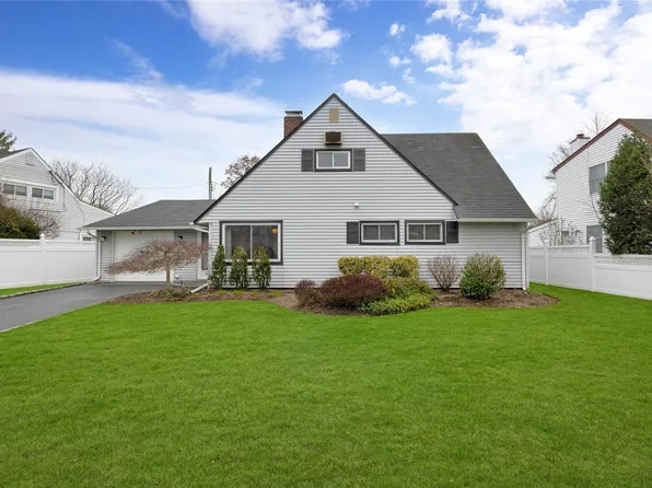 80 Tardy Lane N, Wantagh, NY 11793