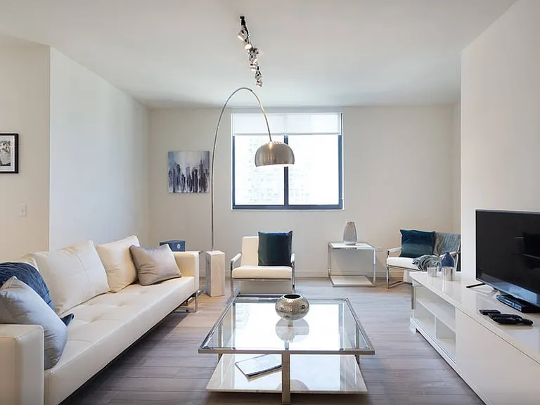 999 SW 1st Ave #20 — Photo 15