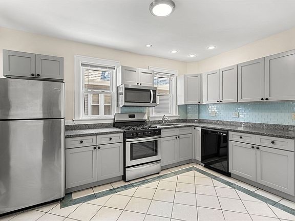 4th image of 987-989 Boylston St