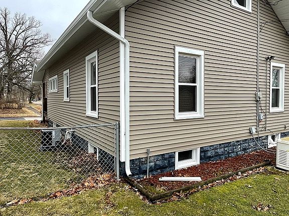 3rd image of 2601 21st Ave
