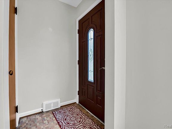3rd image of 1719 Highview St
