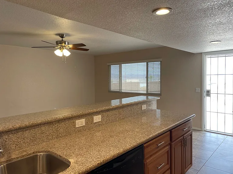 2130 Sahara Dr #1-4 — Photo 23