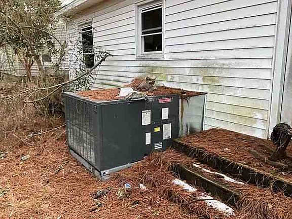 3rd image of 807 Cameron Dr