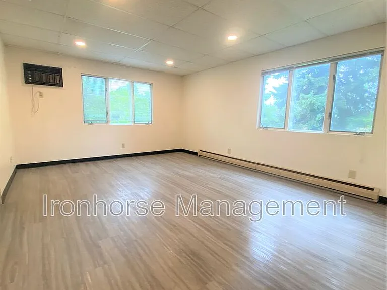 801 W Villard St #31 — Photo 2