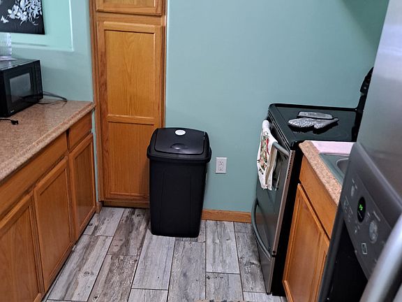5th image of 4407 W Burke St