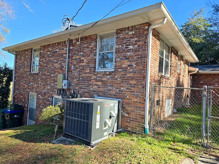 1657 Upland Dr — Photo 15