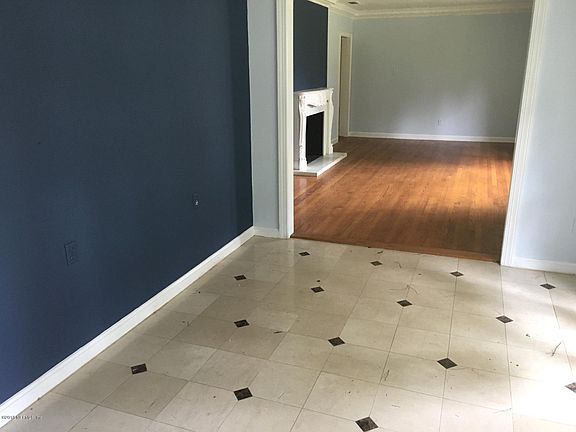 3rd image of 4631 Algonquin Ave