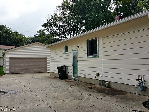 3rd image of 269 Brookwood Ave