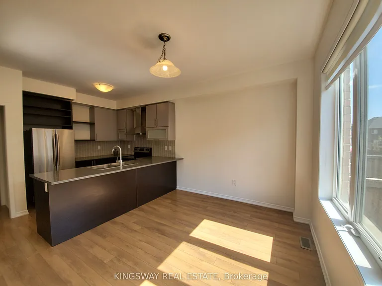 593 Remembrance Rd #UPPER — Photo 9