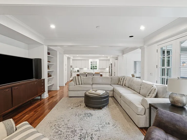 7273 Berkley Sq S — Photo 8