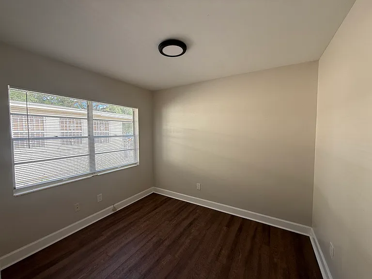 4313 W Laurel St — Photo 4