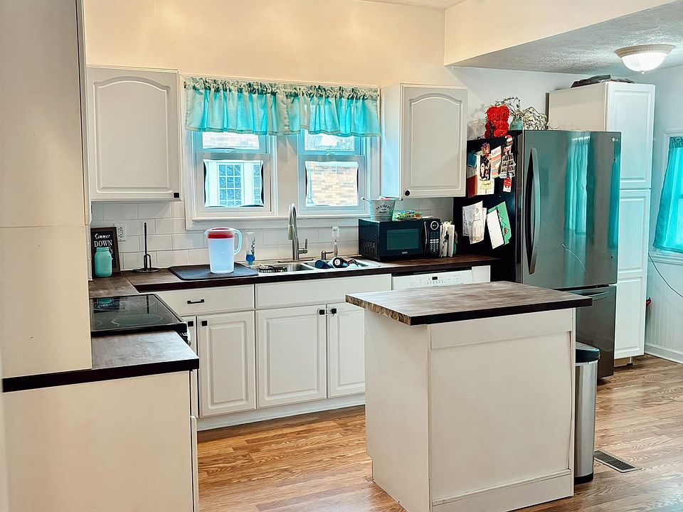 2646 Moore St, Ashland, KY 41101 Zillow