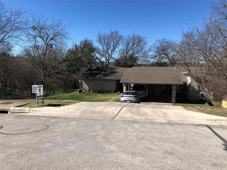 1910 Westridge Dr — Photo 18