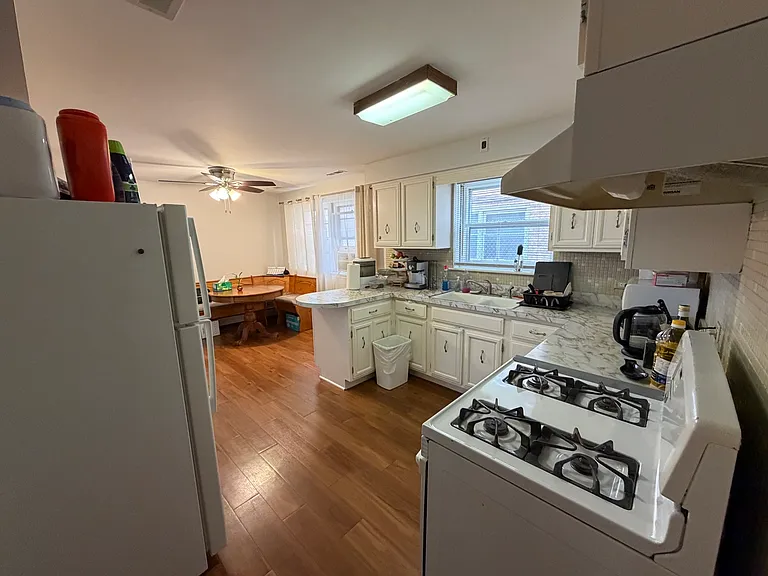 2848 Auxplaines Ave #G — Photo 5
