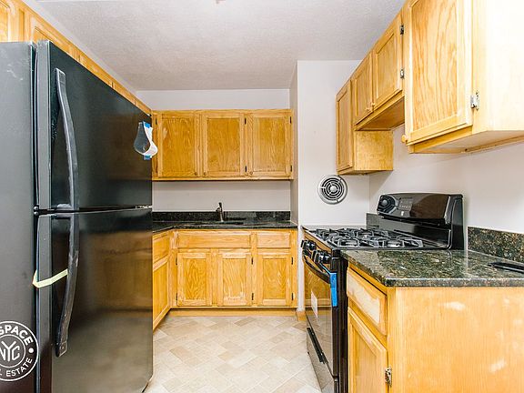 4th image of 133 Central Ave #1