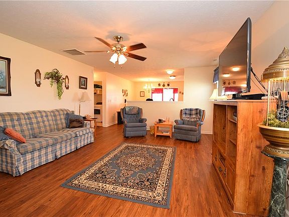 2nd image of 6109 N Woods Edge Dr