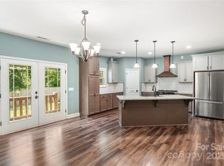 5496 White Oak Rd, Waynesville, NC 28785