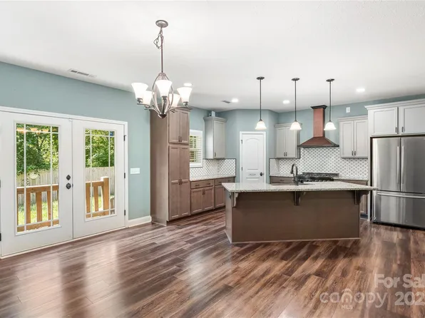 5496 White Oak Rd, Waynesville, NC 28785