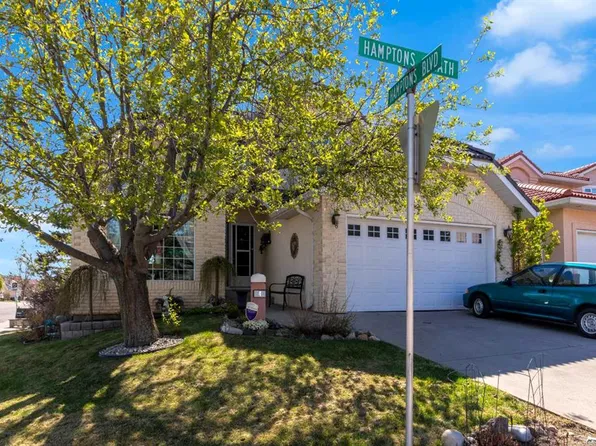4 Hamptons Heath NW, Calgary, AB T3A 5E8
