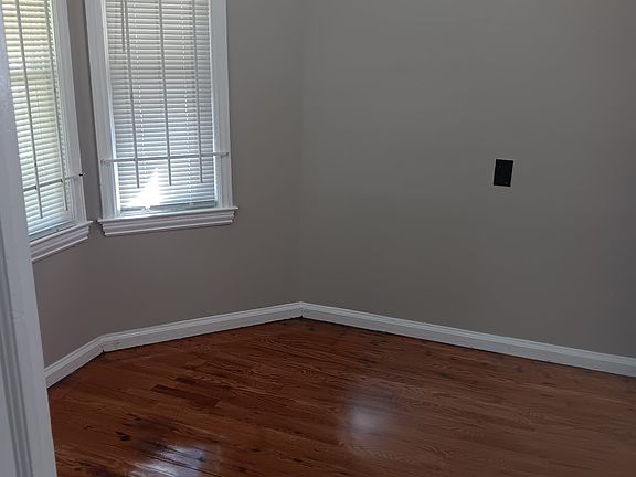 5th image of 16771 Saint Marys St