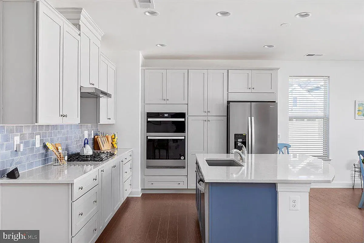 2 bed, 1800 sqft, $2,950 — Photo 3