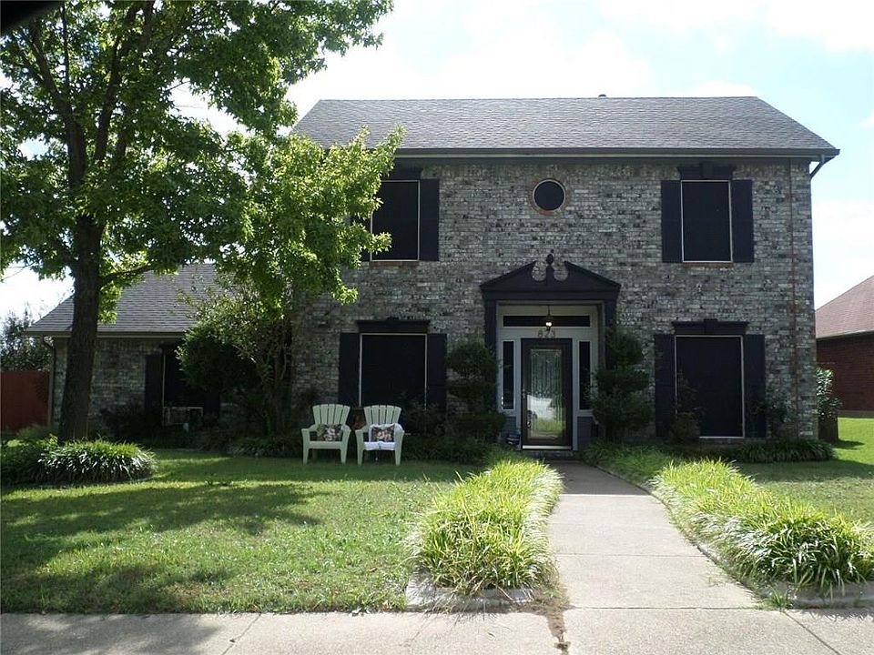 1st image of 823 Crooked Creek Ln