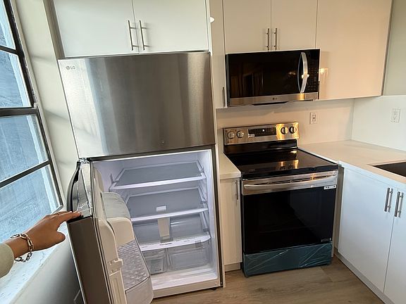 3rd image of 9460 Fontainebleau Blvd APT 525