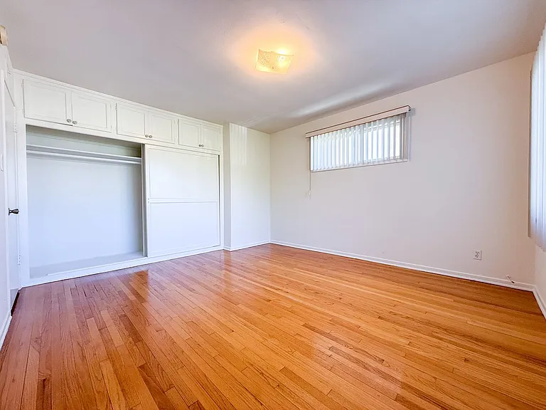 1033 S Holt Ave — Photo 11