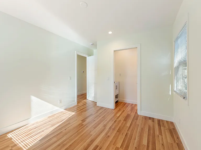 301 Frances St — Photo 17