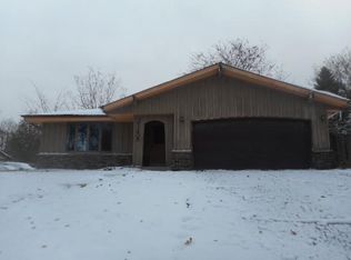 1405 Fox River Pkwy, Waukesha, WI 53189