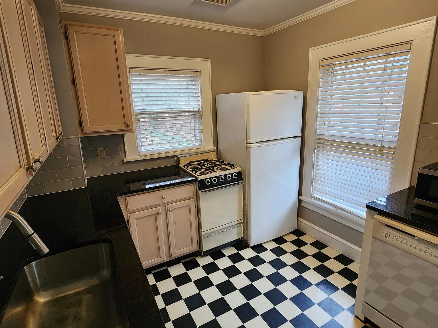 1 bed, 890 sqft, $1,625 — Photo 4